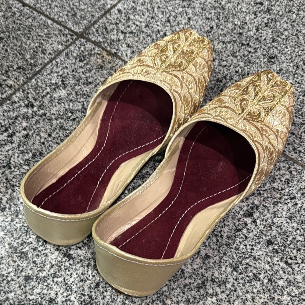 Golden Khussa size 10.5